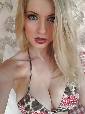 Amateur heavy-chested honeys display their huge juggs